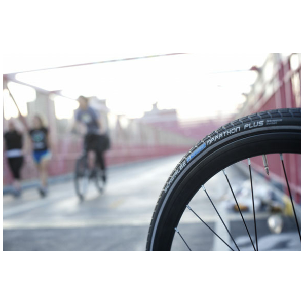 Schwalbe Buitenband 28x1.50 Marathon Plus SmartGuard Refl. Zwart